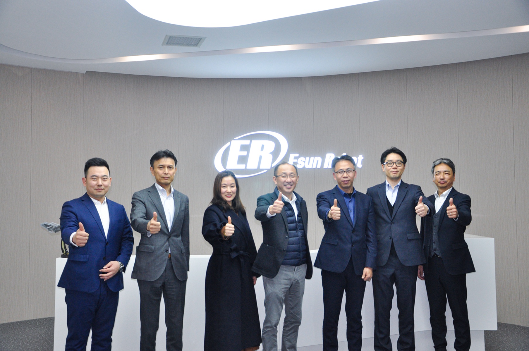 熱烈歡迎EPSON SEC吉野部長一行蒞臨鎰升機(jī)器人！